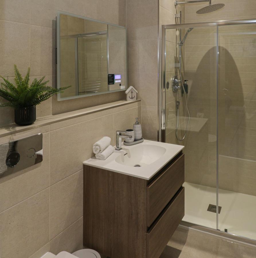 Sapphire Seas Whitby Apartman Kültér fotó