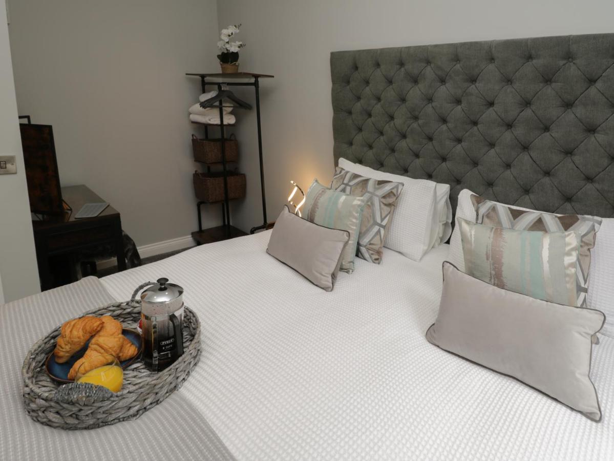Sapphire Seas Whitby Apartman Kültér fotó