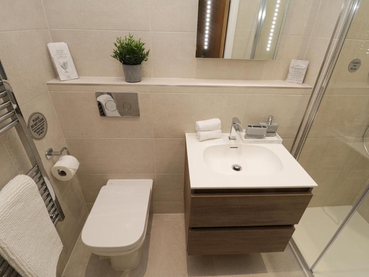 Sapphire Seas Whitby Apartman Kültér fotó